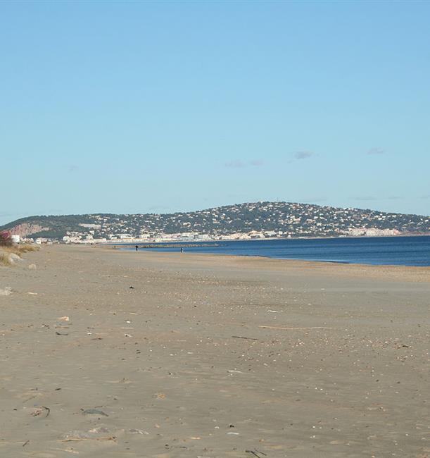 Sète vu de la plage - Camping 3 étoiles Beauregard Plage, à Marseillan Plage dans l'Hérault en Languedoc Roussillon